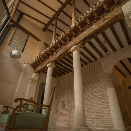 Casa De Los Mendoza - Casa Solariega En El Casco Historico アルカラ・デ・エナレス エクステリア 写真