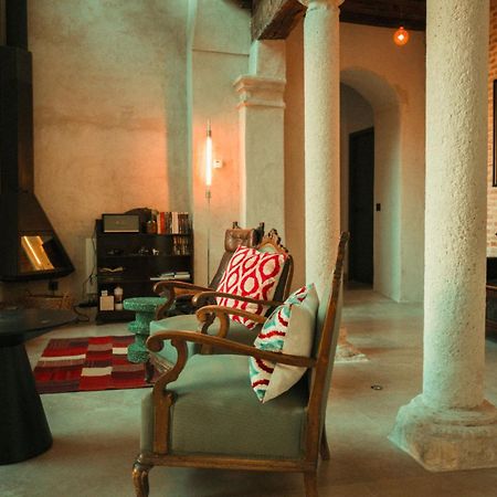 Casa De Los Mendoza - Casa Solariega En El Casco Historico アルカラ・デ・エナレス エクステリア 写真