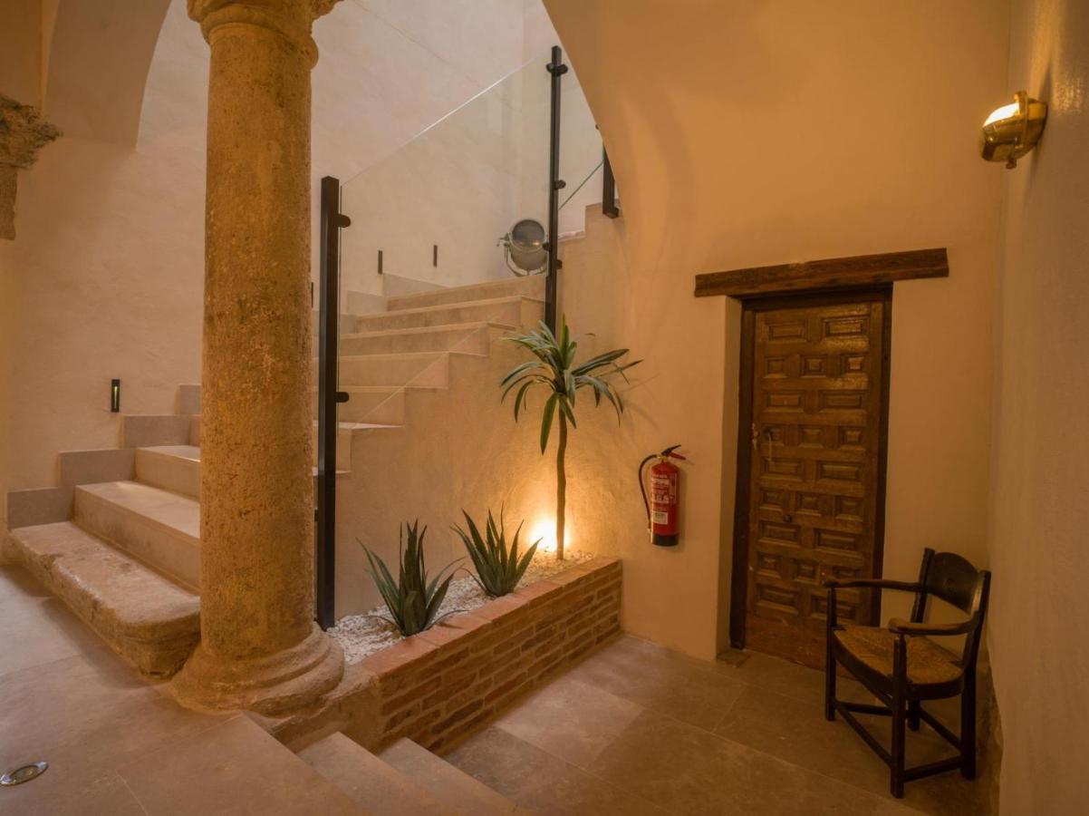 Casa De Los Mendoza - Casa Solariega En El Casco Historico アルカラ・デ・エナレス エクステリア 写真