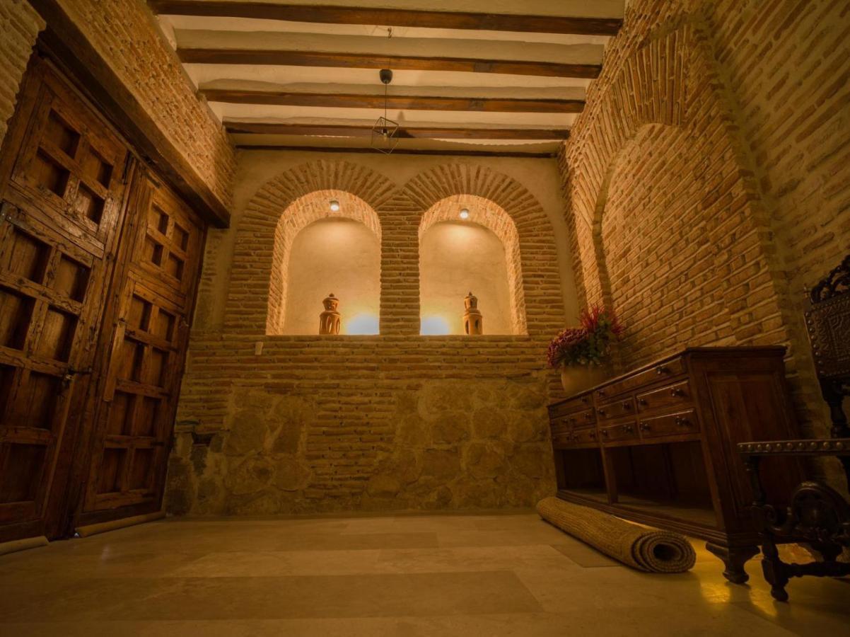 Casa De Los Mendoza - Casa Solariega En El Casco Historico アルカラ・デ・エナレス エクステリア 写真