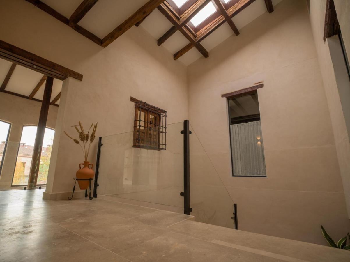 Casa De Los Mendoza - Casa Solariega En El Casco Historico アルカラ・デ・エナレス エクステリア 写真