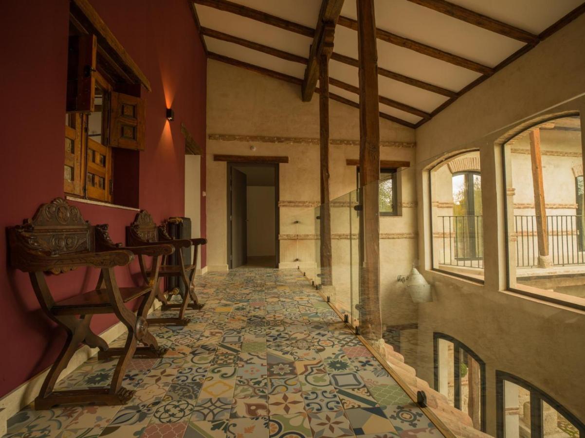 Casa De Los Mendoza - Casa Solariega En El Casco Historico アルカラ・デ・エナレス エクステリア 写真