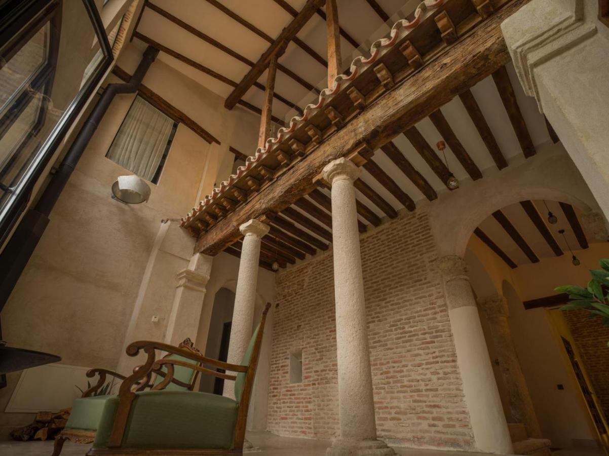 Casa De Los Mendoza - Casa Solariega En El Casco Historico アルカラ・デ・エナレス エクステリア 写真