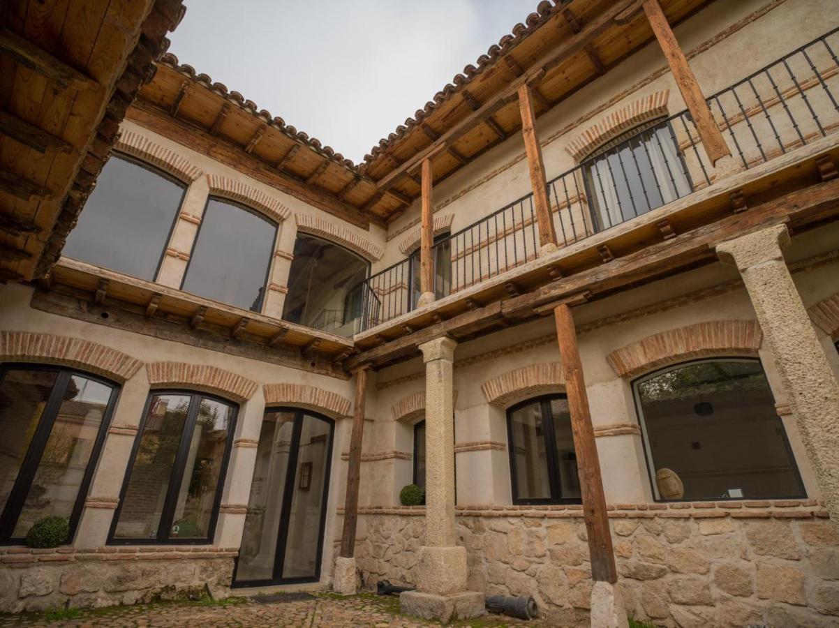 Casa De Los Mendoza - Casa Solariega En El Casco Historico アルカラ・デ・エナレス エクステリア 写真