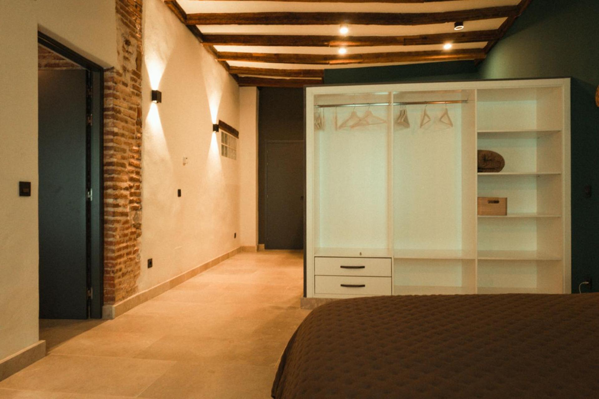 Casa De Los Mendoza - Casa Solariega En El Casco Historico アルカラ・デ・エナレス エクステリア 写真